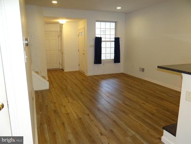 Photo - 107 Country Ln