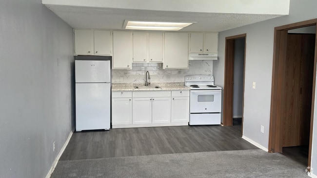 Building Photo - 33305 Ryan Dr Unit 120 Rental