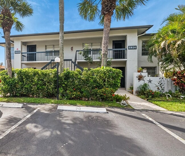 Photo - 5826 Areca Palm Ct Unit D