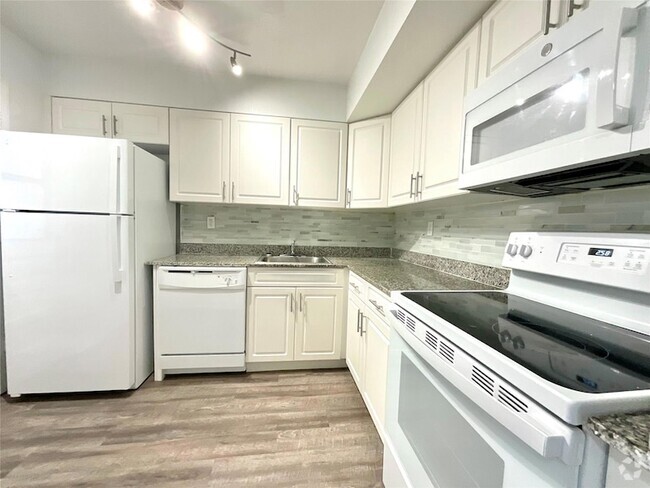 Building Photo - 9357 SW 77th Ave Rental