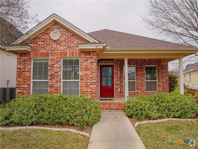 Building Photo - 1651 Hanz Dr Rental