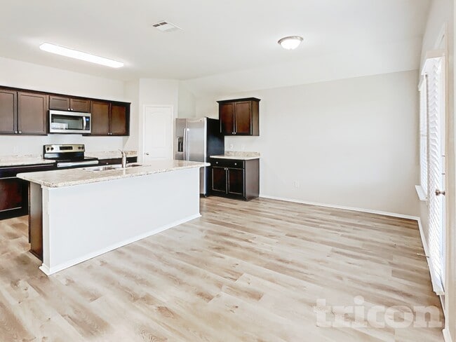 Photo - 221 Thoroughbred St