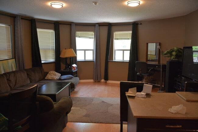 Photo - 74 Marshall St