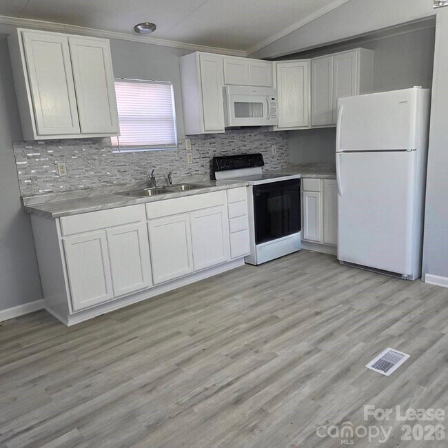 Photo - 825 Mountain Crest Dr