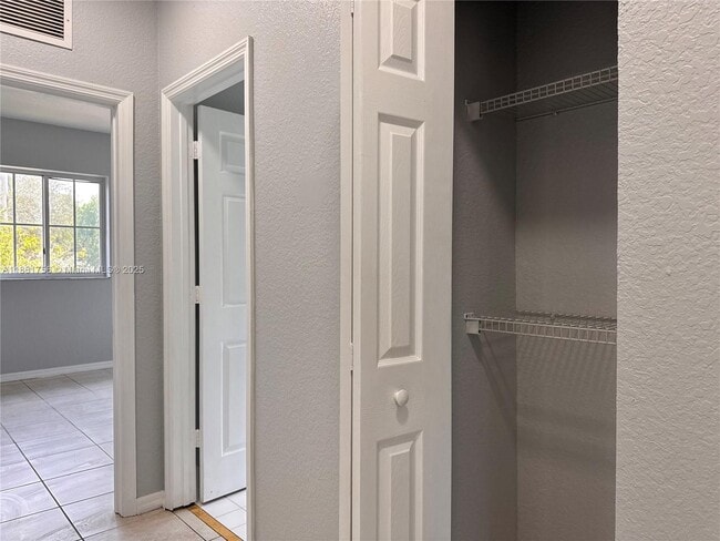 Photo - 3926 SW 52nd Ave