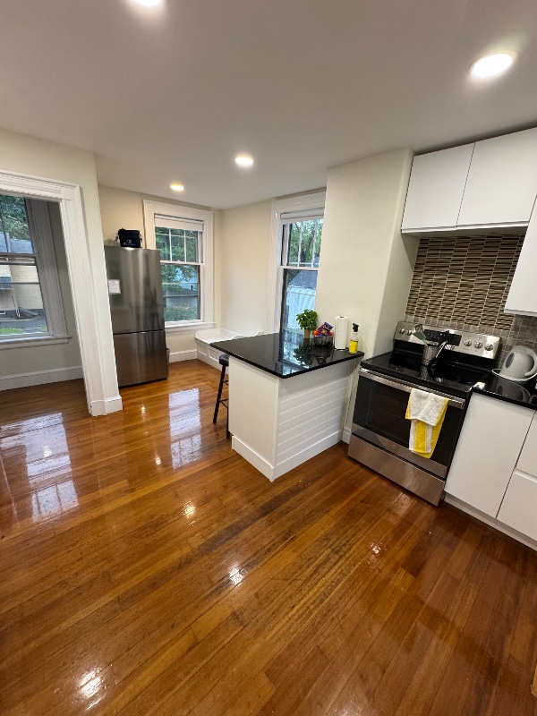 Photo - 79 College St