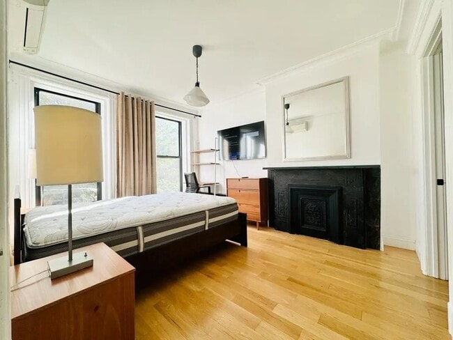 Photo - Furnished room/NOT APARTMENT Unit 2FL