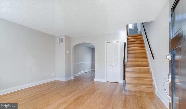Photo - 1046 Elm Rd