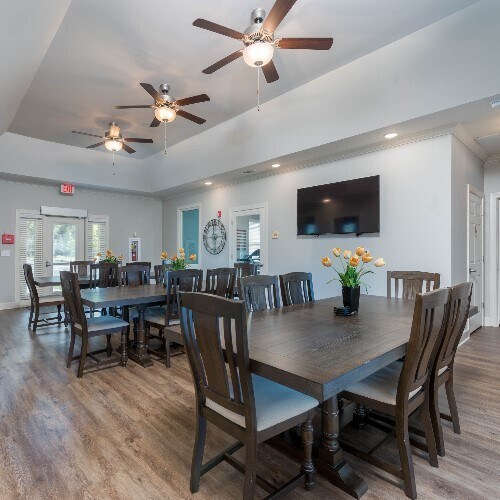 Photo - 372 Ash St NE