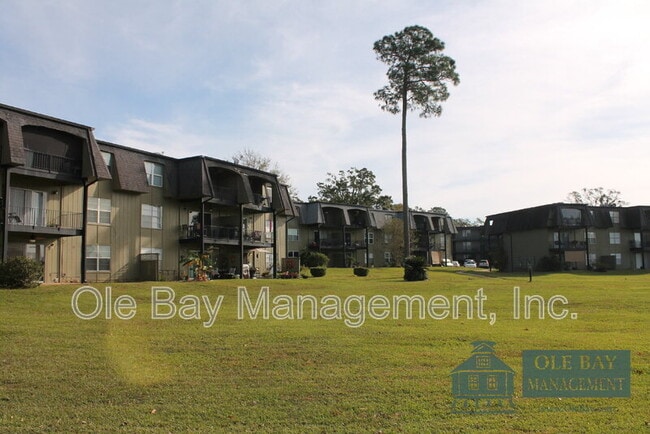 Building Photo - 233 Riverbend Dr
