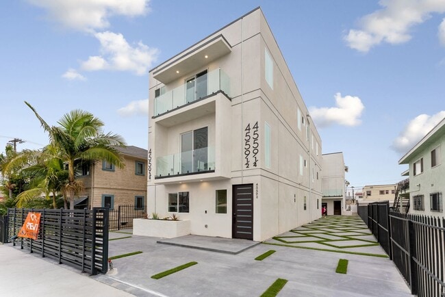 Photo - 4559 W 18th St