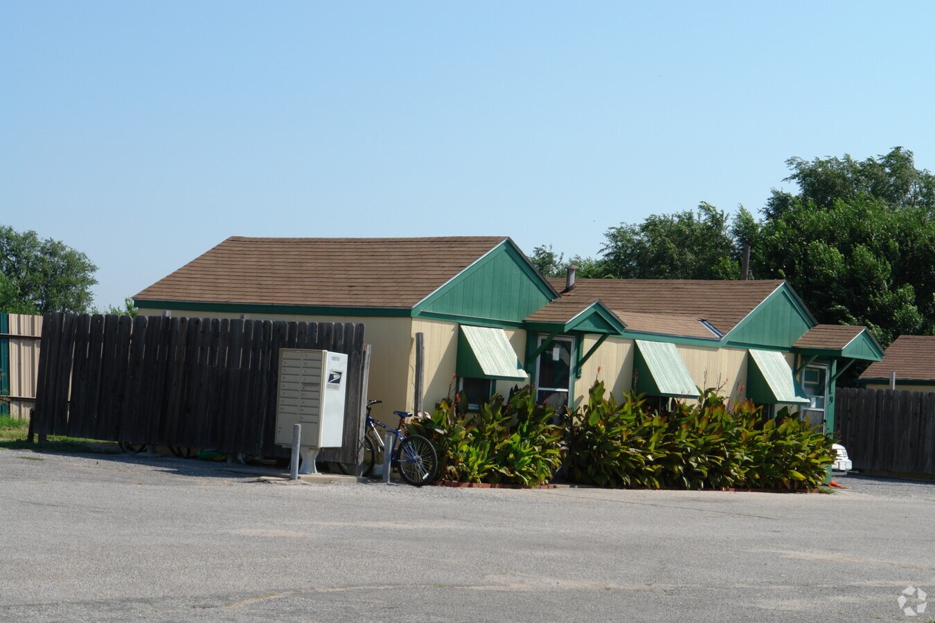 Photo - 3220 S Broadway St