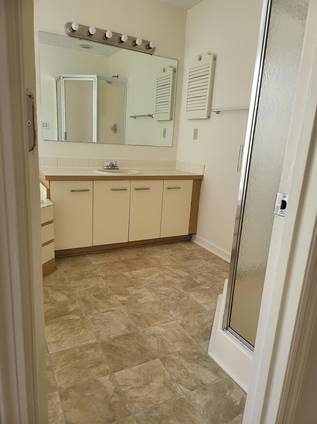 Photo - 1001 Brookhollow Dr