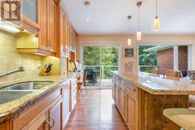 Photo - 195 Burbank Dr