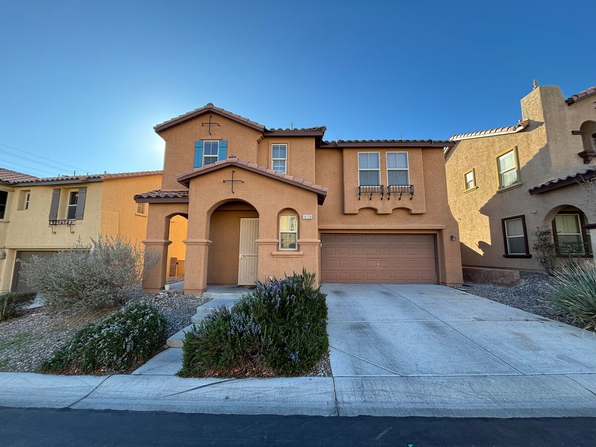Beautiful 4Bed/3Bath/2Car home located between Summerlin/Providence area - Beautiful 4Bed/3Bath/2Car home located between Summerlin/Providence area