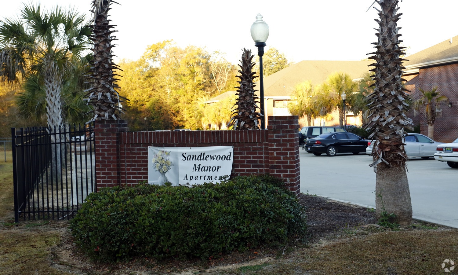 Photo - Sandlewood Manor Apartments