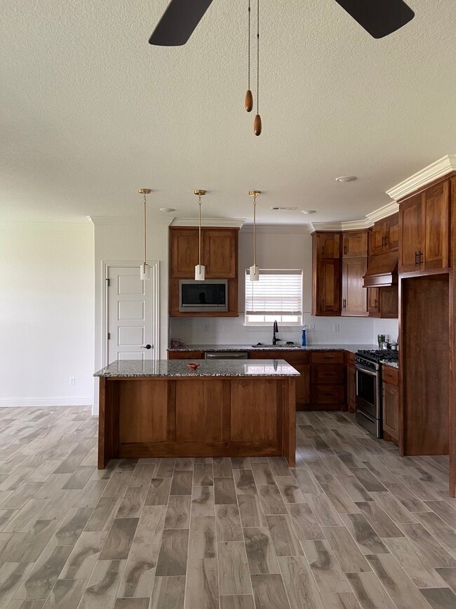 Photo - 720 Skylar St