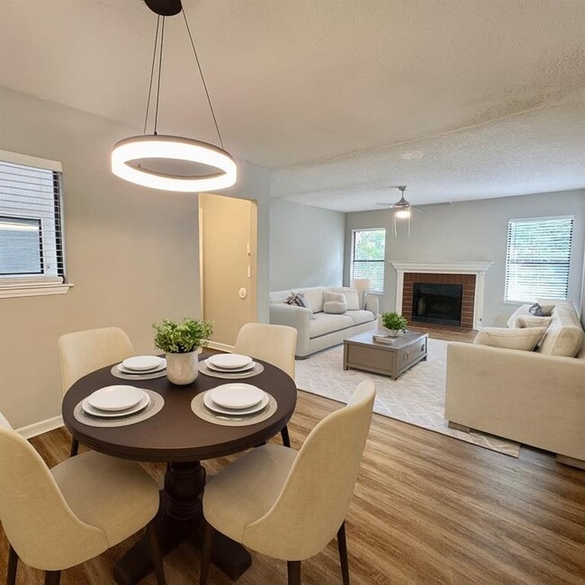 Building Photo - 1605 Huntingdon Chase