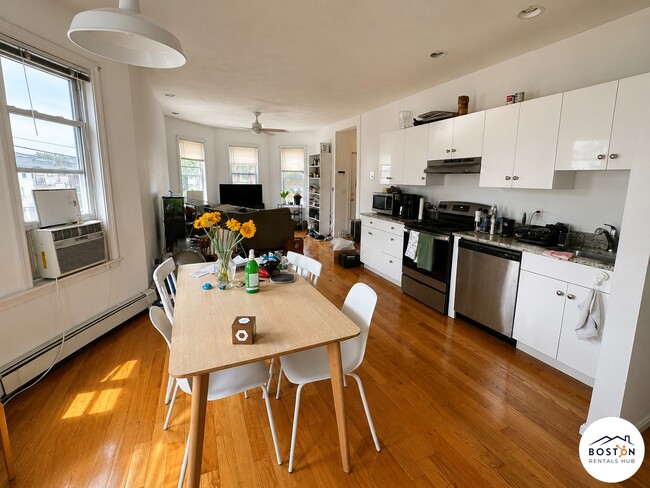 Building Photo - 58 Mansfield St Unit 3