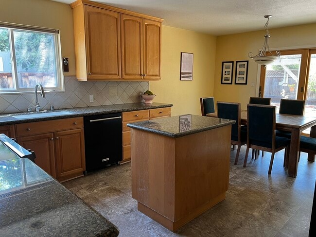 Photo - 1650 Glenroy Dr