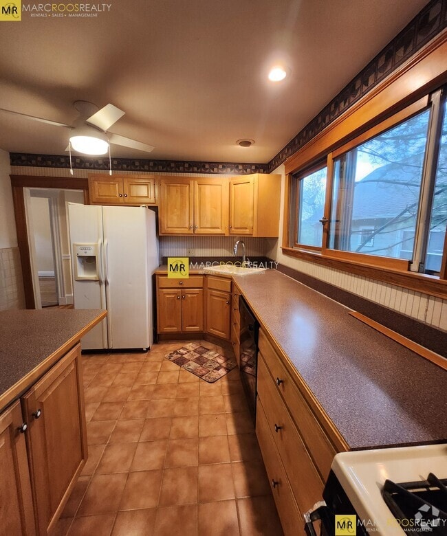 Building Photo - 8 Belmont St Unit 2 Rental