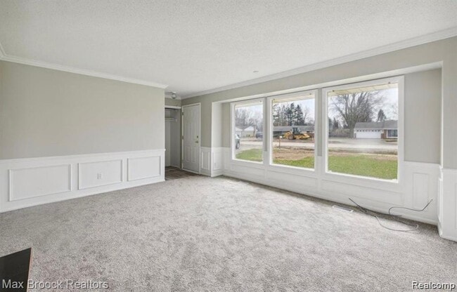 Building Photo - 40960 W 10 Mile Rd