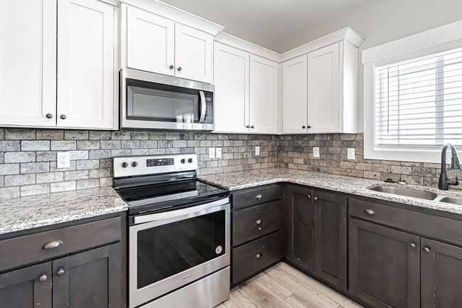 Photo - 654 S Saturn Ave Unit B