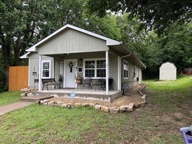 Building Photo - Beautiful Ogden home close to Fort Riley!