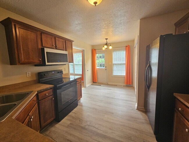 Photo - New Listing!!