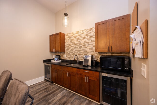 Leasing Office