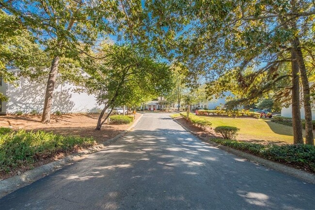 Photo - 1000 Belmont