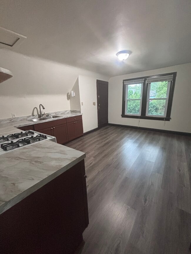 Photo - 1242 E Mifflin St