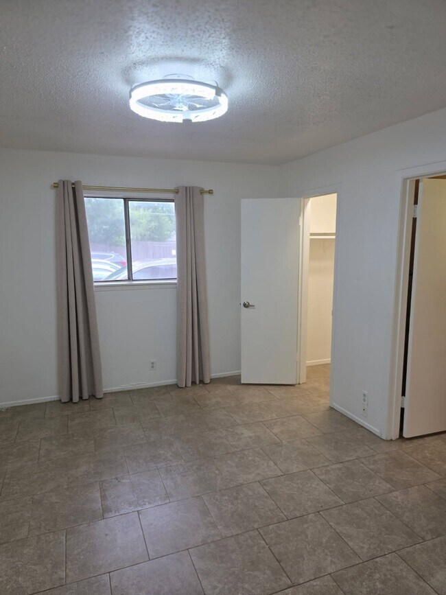 Photo - 115 W Koenig Ln Unit 110