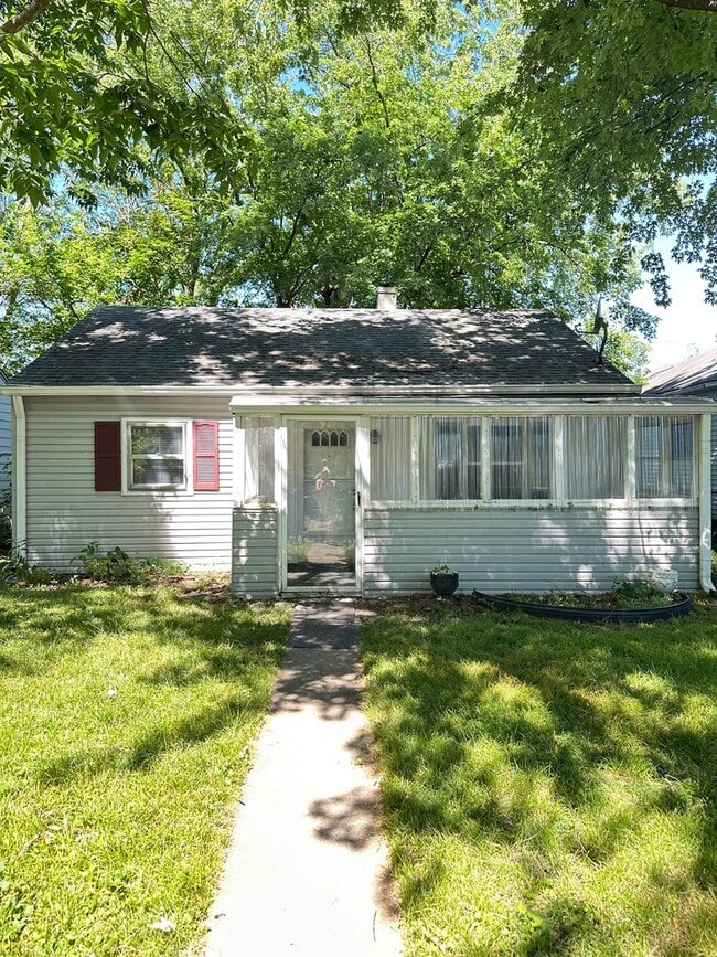 Building Photo - 2101 S Pershing Dr