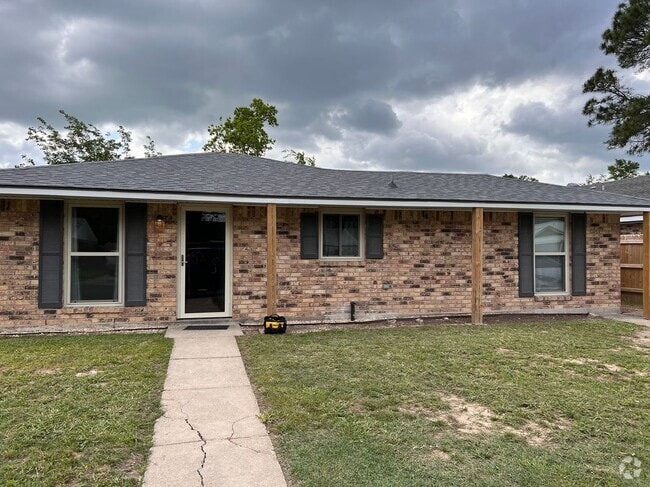Building Photo - 109 Sorority Dr Rental