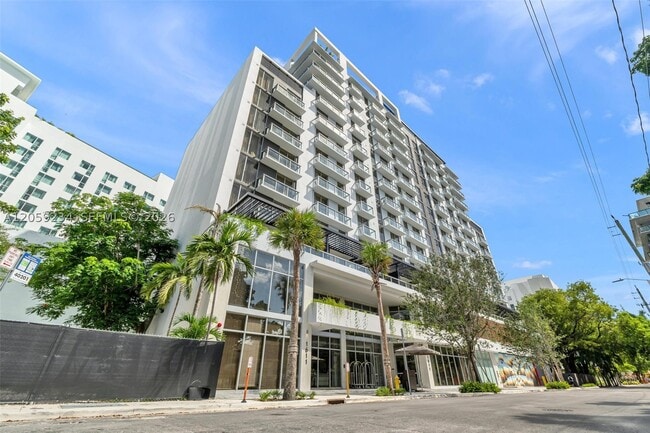 Building Photo - 1611 SW 2nd Ct Unit 713