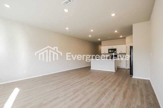 Photo - 6601 NW Kathleen St