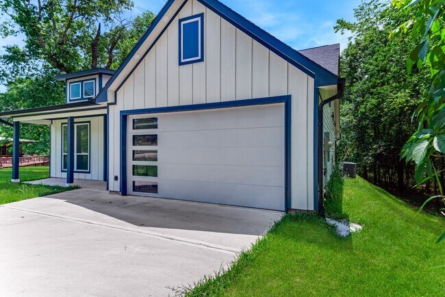 Photo - 90 Piping Rock Pl