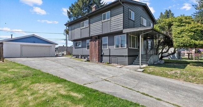 Building Photo - Remodeled 5BR Vintage Gem in Prime West Se...