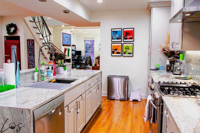 Photo - 1023 N Winchester Ave Unit 2