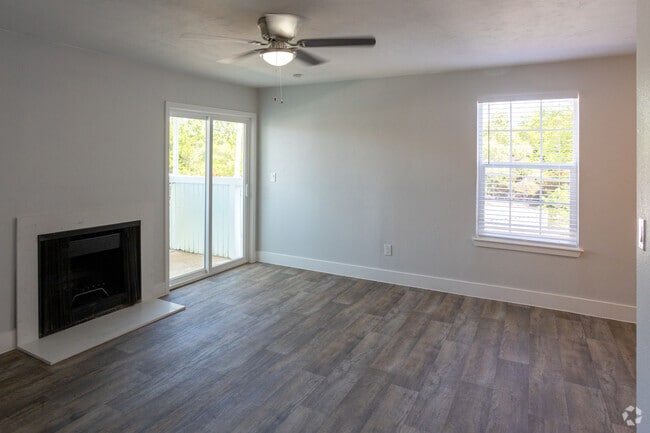 1BR, 1BA - 759SF