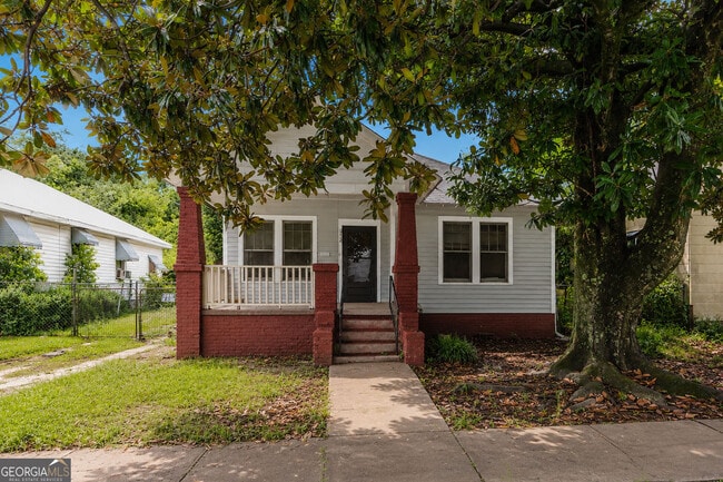 Photo - 672 Bowden St