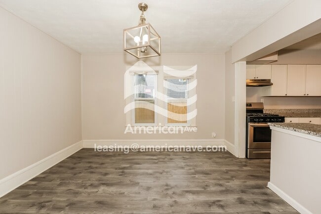 Photo - 305 3rd St NW