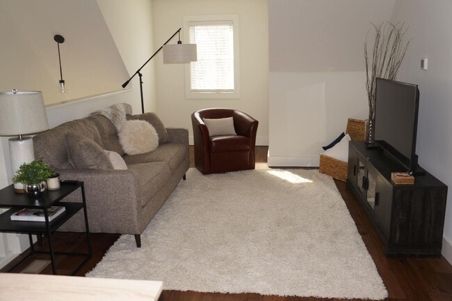 Photo - 305 E Wylie St