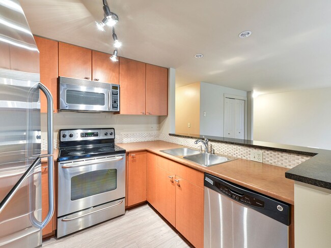 Perfect Location – Perfect Remodel – 2 Bed... - Perfect Location – Perfect Remodel – 2 Bed... Condo