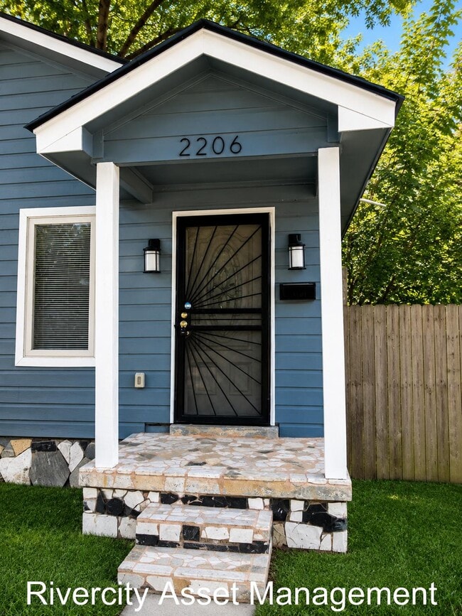 Photo - 2206 Lyon Ave