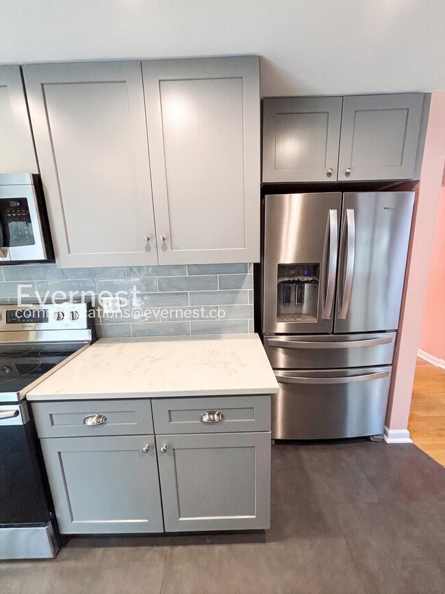 Photo - 4bed/2bath single family home in Denver with fenced yard/ Available now!