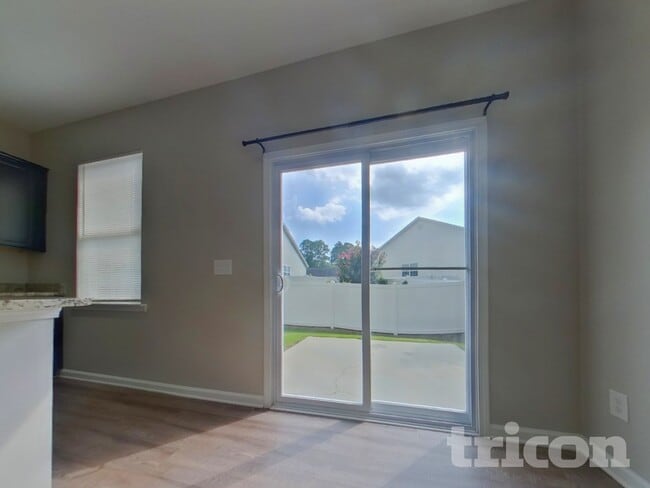 Photo - 323 Springwalk Ln