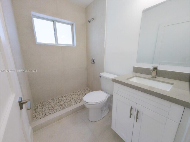 Photo - 2000 NW 29th St Unidad 1