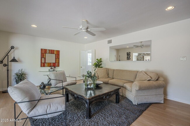 Photo - 4815 N 70th St